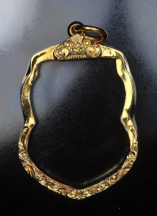 กรอบทอง พิมพ์เสมา งานสั่งทำ ทวด รุ่น 3 ,09 , เลื่อน ฯลฯ หรือใกล้เคียง นํ้าหนัก 5.33 กรัม