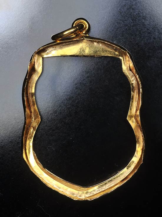 กรอบทอง พิมพ์เสมา งานสั่งทำ ทวด รุ่น 3 ,09 , เลื่อน ฯลฯ หรือใกล้เคียง นํ้าหนัก 5.33 กรัม