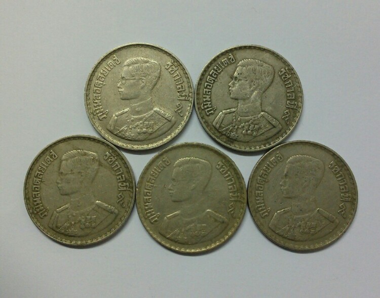 **เคาะเดียวครับ** เหรียญกษาปณ์ 1 บาท พศ.2500 จำนวน 5 เหรียญ