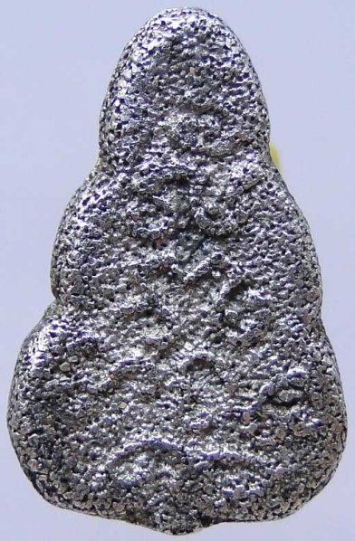 พิมพ์พระพุทธ นั่งกลีบบัว หลังยันต์ เนื้อปรอทผสมเนื้อเงินยวง 