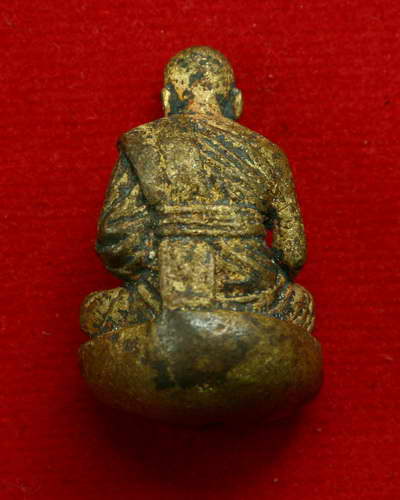 รูปหล่อเบ้าทุบ เนื้อสตางค์ หลวงพ่อเปิ่น วัดบางพระ จังหวัดนครปฐม รุ่น แซยิด 76 ปี พ.ศ. 2541 ครับ 2