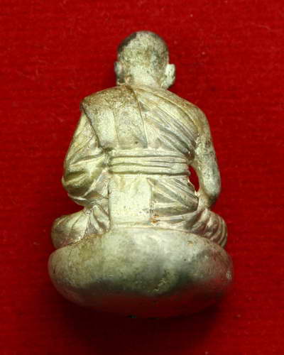 รูปหล่อเบ้าทุบ เนื้อเงิน หลวงพ่อเปิ่น วัดบางพระ จังหวัดนครปฐม รุ่น แซยิด 76 ปี พ.ศ. 2541 ครับ 