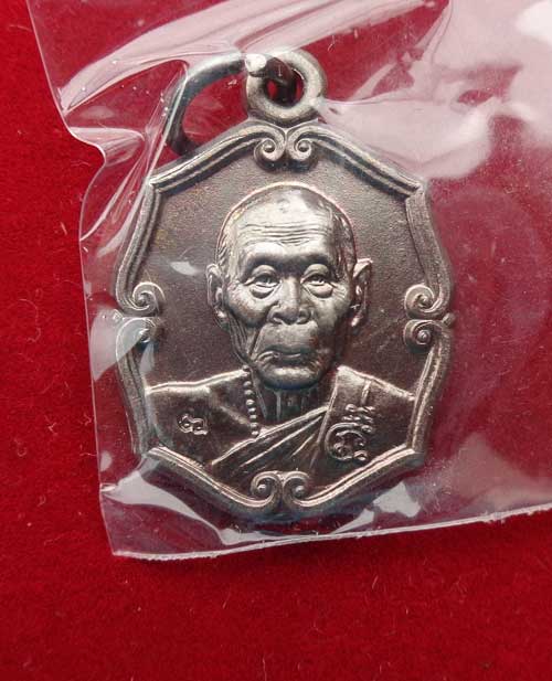 5 เหรียญ(((เหรียญแปดเหลี่ยม เนื้อทองแดงรมดำ ปี 56 หลวงพ่อเพี้ยน วัดเกริ่นกฐิน ลพบุรี มีโค๊ด สวยๆ ครั