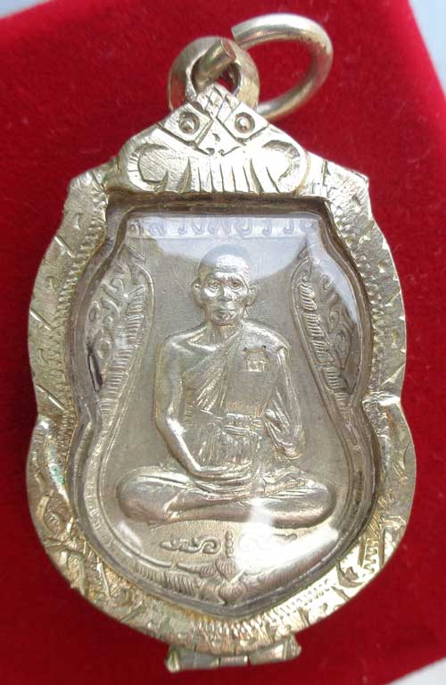 +++ เสมารุ่น " สร้างอุโบสถ " ปี 37 หลวงพ่อรวย วัดตะโก จ.อยุธยา เนื้อนวะแก่เงิน ตอกโค๊ด สวยแท้ พร้อมเ