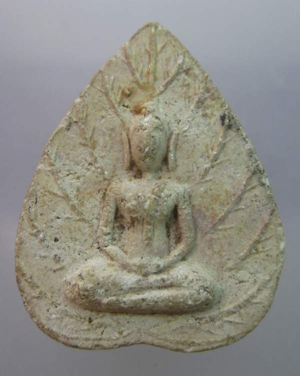 พระผงใบโพธิ์หลัง ศ ก หลวงพ่อมุม วัดปราสาทเยอ ปี๑๗