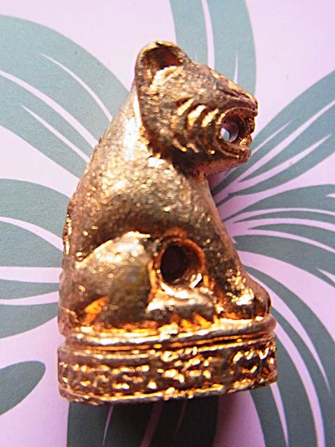 หลวงปู่แผ้ว เสือมหาอำนาจรุ่นพยัคฆราช85เนื้อทองแดง