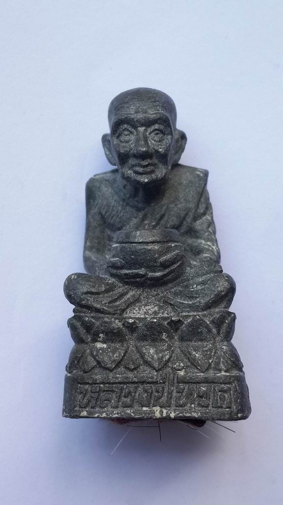 หลวงปู่ทวดอุ้มบาตร หลวงปู่กาหลง เขี้ยวแก้ว วัดเขาแหลม จ.สระแก้ว เคาะเดียวครับ