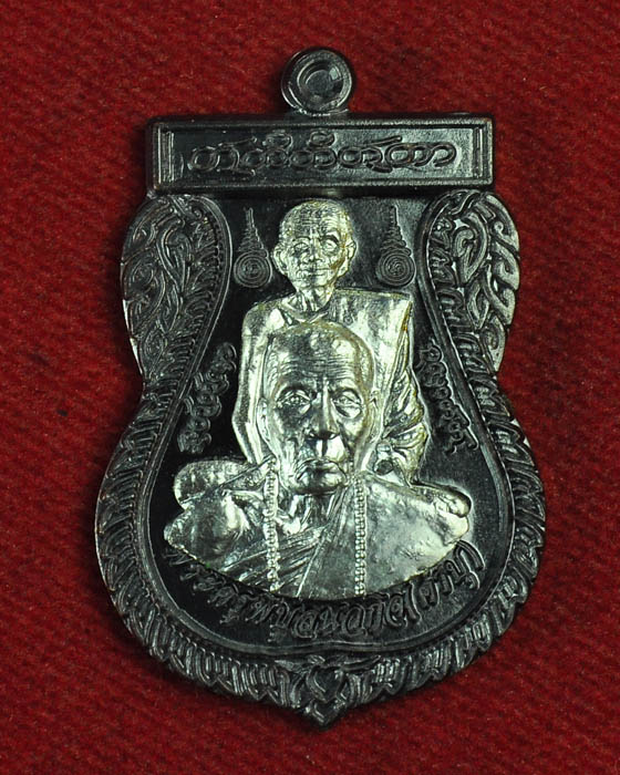 เหรียญ2คณาจารย์หลวงปู่คำบุ วัดกุดชมภู เนื้อนวะหน้ากากเงิน