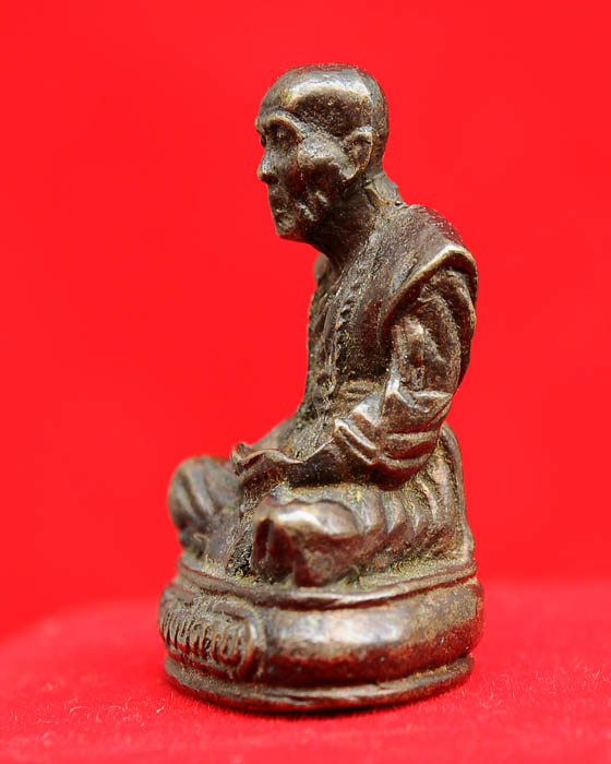 รูปเหมือนหลวงปู่คำบุ วัดกุดชมภู ออกงานกฐินปี55