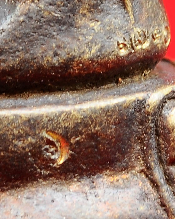 พระกริ่งปวเรศ หลวงปู่คำบุ วัดกุดชมภู อยู่ในชุดกฐิน ปี55