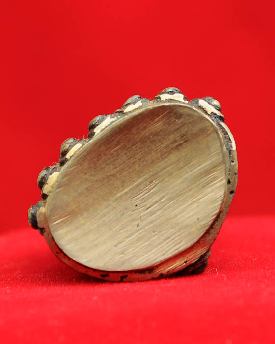 พระกริ่งปวเรศ หลวงปู่คำบุ วัดกุดชมภู อยู่ในชุดกฐิน ปี55