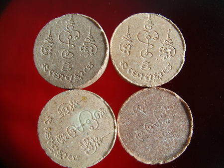 พระผงจันทร์ลอย หลวงพ่อพูล  4 องค์  เคาะแรก