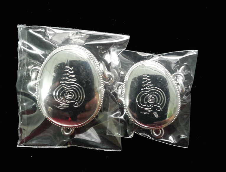 แพ็คคู่ เบี้ยแก้เงินลงยา หลวงปู่เจือ ขนาดจัมโบ้ + ขนาดกลาง No.2