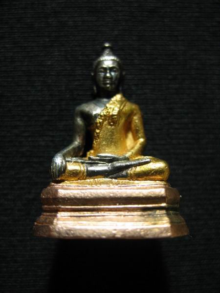 700.- พระกริ่งรุ่งอรุณ วัดอรุณราชวราราม เนื้อ 3 กษัตริย์ พร้อมกล่องเดิม