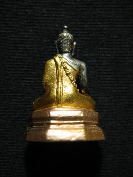 700.- พระกริ่งรุ่งอรุณ วัดอรุณราชวราราม เนื้อ 3 กษัตริย์ พร้อมกล่องเดิม
