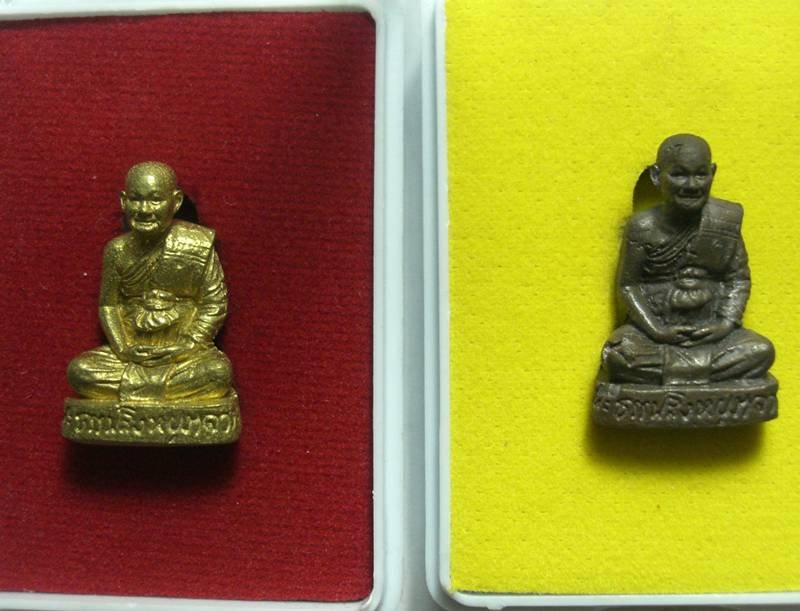 รูปเหมือน หลวงพ่อจรัญ วัดอัมพวัน รุ่นอภิมหาบารมี ยกคู่ 2 กล่อง