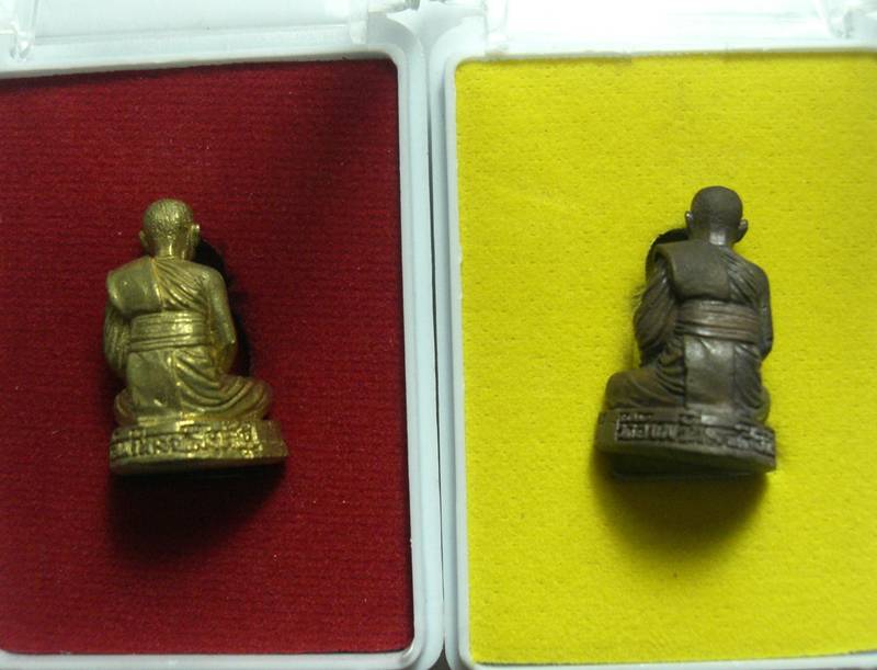 รูปเหมือน หลวงพ่อจรัญ วัดอัมพวัน รุ่นอภิมหาบารมี ยกคู่ 2 กล่อง