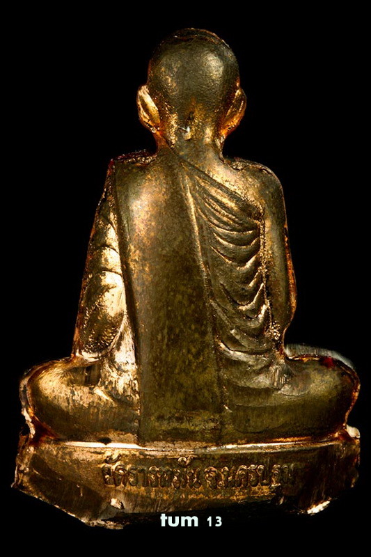 รูปเหมือนปั๊มสะดุ้งกลับ หลวงปู่แผ้ว รุ่นยกช่อฟ้า เนื้อทองแดง สวยๆ ครับ พร้อมกล่องเดิมๆ