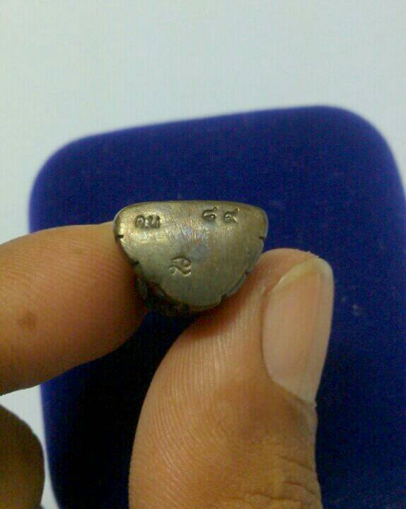 **เคาะเดียว**รูปหล่อเหมือนหลวงปู่คำบุ คุตฺตจิตฺโต ฐานภูเขาโบราณ (พิมพ์เล็ก) วัดกุดชมภู จ.อุบลฯ 