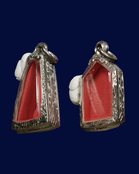 ตลับเงินหน้าเดียว มือสอง แกะลายยกซุ้มสวยงาม สำหรับพระหรือเหรียญพิมพ์ 5 เหลี่ยม