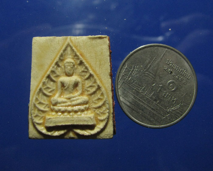 พระผงวัดเกาะลอย พิมพ์ใบโพธิ์ จ.ระยอง ปี 14 หลวงปู่ทิม ปลุกเสก