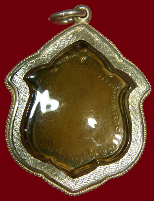 เหรียญโล่หลวงพ่อแดง รุ่นแม่ทัพภาคที่ ๑ เลี่ยมเงินลงยาสวย ๆ