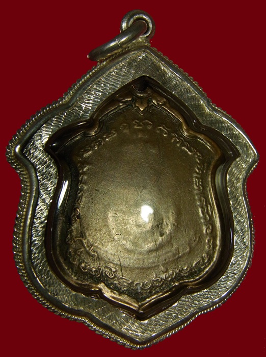 เหรียญโล่หลวงพ่อแดง รุ่นแม่ทัพภาคที่ ๑ เลี่ยมเงินลงยาสวย ๆ