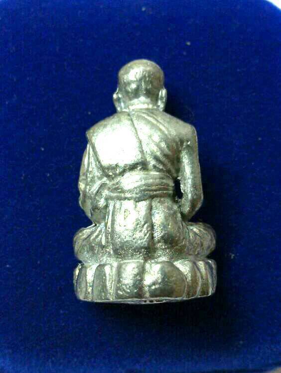 **เคาะเดียว**รูปหล่อหลวงปู่คำบุ คุตฺตจิตฺโต ฐานภูเขาหล่อโบราณพิมพ์ใหญ เนื้อตะกั่ว วัดกุดชมภู จ.อุบลฯ