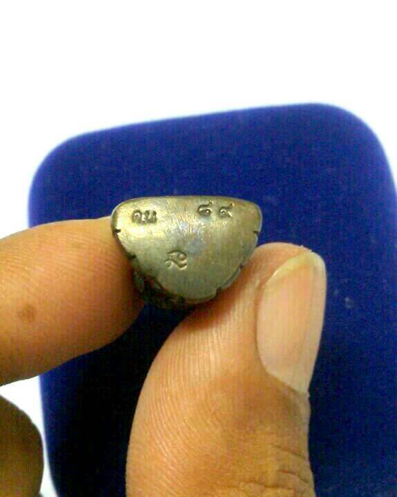 **เคาะเดียว**รูปหล่อเหมือนหลวงปู่คำบุ คุตฺตจิตฺโต ฐานภูเขาโบราณ (พิมพ์เล็ก) วัดกุดชมภู จ.อุบลฯ