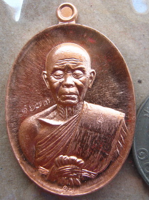 เหรียญปาฏิหาริย์(ครึ่งองค์) หลวงพ่อคูณ EOD เนื้อทองแดงผิวไฟ หมายเลข1673