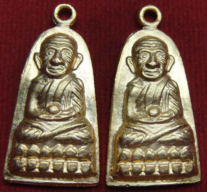 ๒ องค์คู่ หลวงปู่ทวดทะเลซุง ปี 08 พิมพ์กลาง (ลูกแก้วบัวหก) เนื้อกะไหล่ทอง สวย คม รม เดิมรับประกันตาม