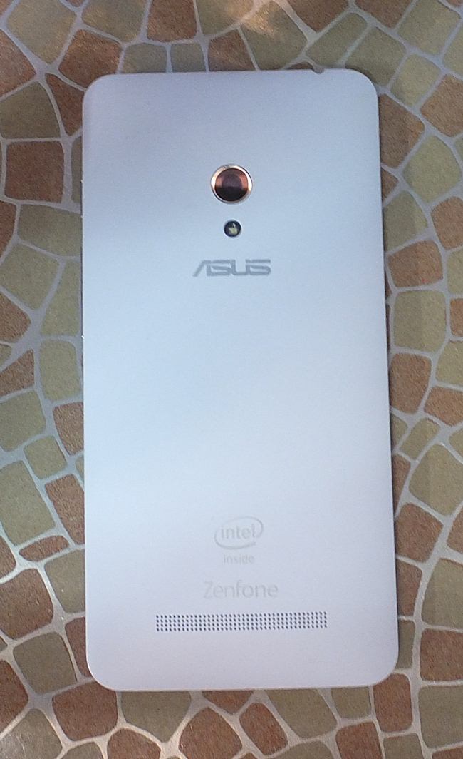 ด่วน....เคาะเดียว... ASUS ZENFONE 5 สีขาว RAM 2GB