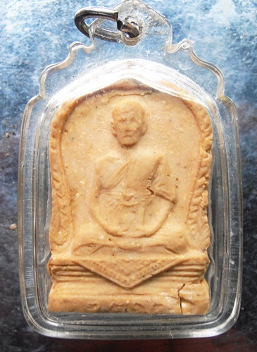 พระผงหลวงพ่อทบรุ่นไตรมาสปี15สวยเลี่ยมพร้อมใช้ครับ