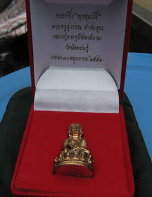 ศักดิ์ศรีรุ่นแรก…. " พระกริ่งพรหมรังสี " ลป.นาม วัดน้อยชมภู่ เนื้อนวะก้นเงิน หมายเลข 315 รวมกันได้ 9