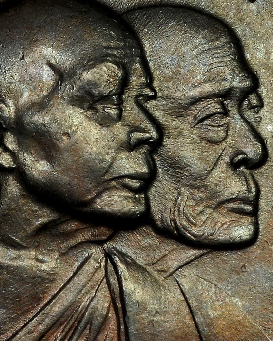 เหรียญโบสถ์ลั่น หลวงพ่อแดง-หลวงพ่อเจริญ ปี 2512 สวยเดิมๆ รุ้งเลื่อมลายสวยงาม!!