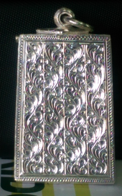 ตลับสมเด็จ สั่งตัดมือหนึ่ง สวยๆทำจากเงิน95% ใบใหญ่หมุดแข็งแร ง น้ำหนัก 32.3กรัม.. 