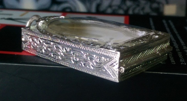 ตลับสมเด็จ สั่งตัดมือหนึ่ง สวยๆทำจากเงิน95% ใบใหญ่หมุดแข็งแร ง น้ำหนัก 32.3กรัม.. 