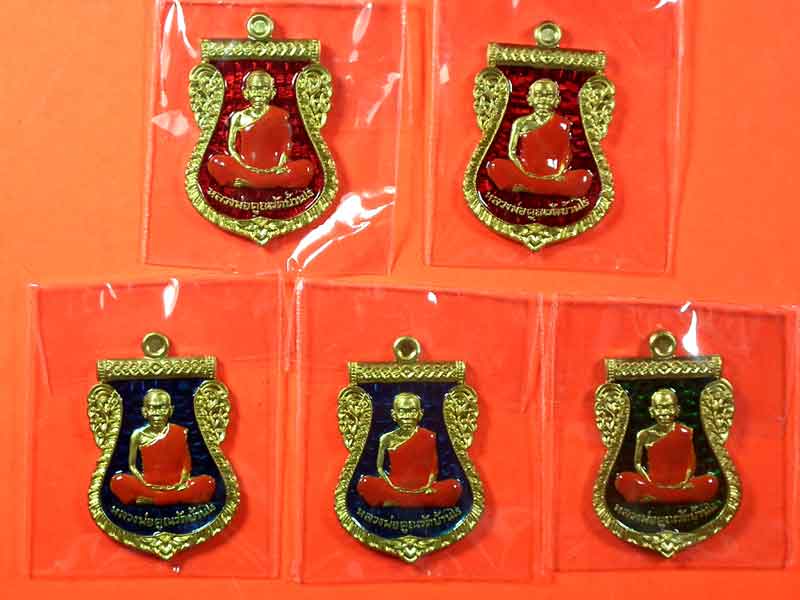 นิรันตรายเหนือดวง หลวงพ่อคูณ เนื้อทองระฆังลงยา 5 องค์=แดง 2 น้ำเงิน 2 สีเขียว 1 พระและโค้ดองค์จริงตา