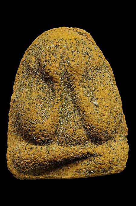 พระผงญาณวิลาศหลวงพ่อแดง วัดเขาบันไดอิฐ ปี 2513 (พิมพ์พระปิดตา) เนื้อเหลืองหายาก