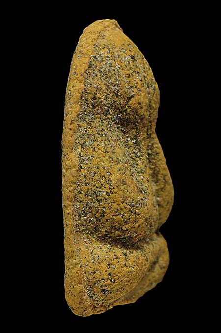 พระผงญาณวิลาศหลวงพ่อแดง วัดเขาบันไดอิฐ ปี 2513 (พิมพ์พระปิดตา) เนื้อเหลืองหายาก