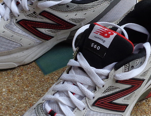 รองเท้า NEW BALANCE ของแท้แน่นอน 100% ครับ สวย สบายเท้า เบอร์ 42 ครับ
