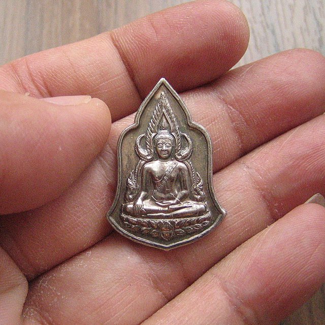 เหรียญพระพุทธชินราชหมื่นยันต์ วัดสุทัศน์ ปี 2548 กะไหล่เงิน