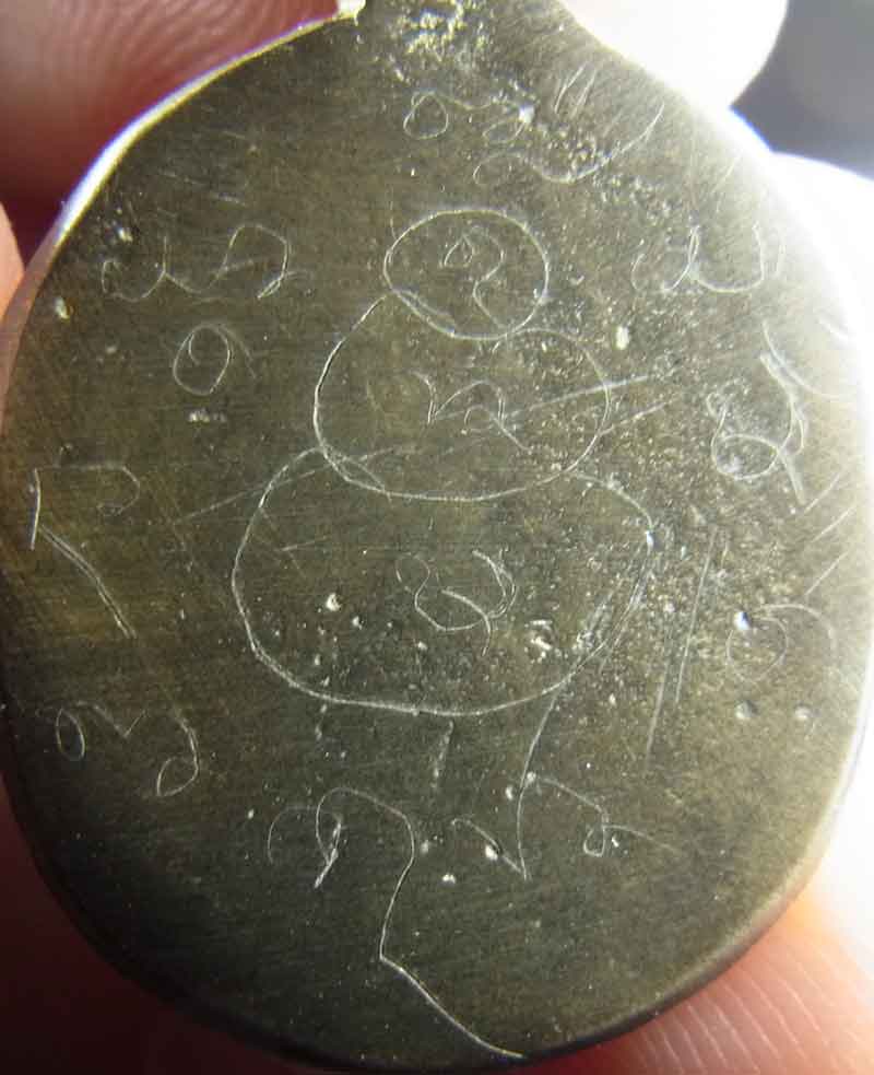 เหรียญหล่อโบราณรูปไข่พิมพ์เล็ก หลวงปู่สำเร็จลุน (สมเด็จลุน) วัดบ้านเวินไซ  นครจำปาศักดิ์ ปี 1889