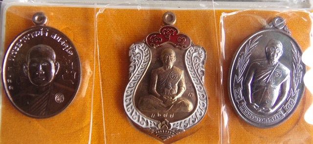 ชุดมหามงคล55รุ่นแรก พระอาจารย์จิ วัดหนองหว้า พ.ศ2555