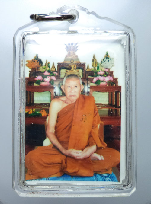 รูปถ่ายโต๊ะหมู่ หลวงปู่ทองพูล สิริกาโม วัดสามัคคีอุปถัมภ์(ภูกระแต) บึงกาฬ