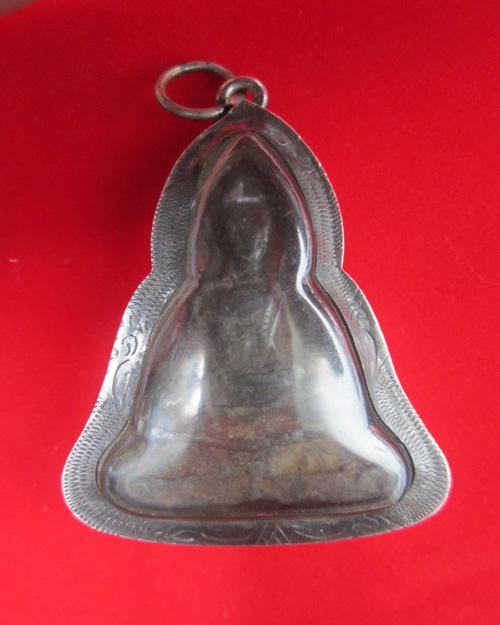 พระนางกรุวัดเหนือ เนื้อชินสนิมแดง