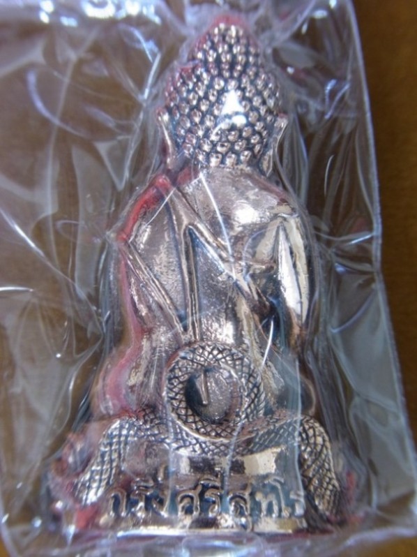 พระกริ่งศรีสุทโธ เนื้อทองขาว และเนื้อสัตตะโลหะ หลวงปู่คำบุ รวม 2 องค์ พุทธศิลป์ล้ำเลิศ สวยครับ