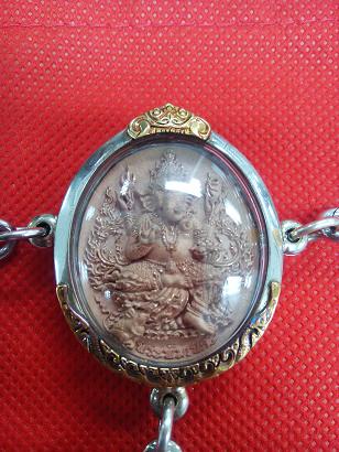 สร้อยหินไหมทอง คั่นเม็ดเงิน ขนาดสวมหัวได้ + พระพิฆเนศ วัดสมาน รุ่นสร้างโรงพยสบาล + หลวงปู่ทวด 