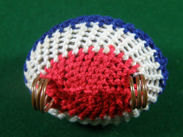 เบี้ยแก้หลวงปู่เจือ วัดกลางบางแก้ว ถักเชือกสีธงชาติ   สวยมากครับ  // 2