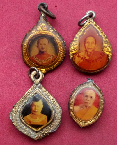 วัดใจเริ่ม 10 บาท กับ ล็อกเก็ตพระเกจิ 4 อัน .. AK307